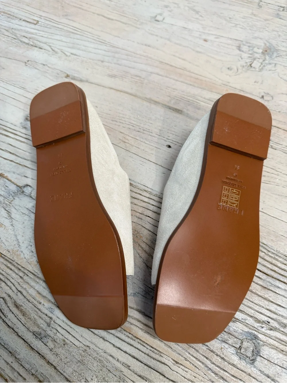 Frame Le Hewitt slide Sandals cream size 36